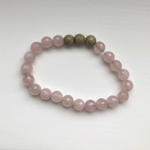 Beaded Bracelet - Light Pink with 3 Gold Beads - Great Condition - Picture 1 of 1